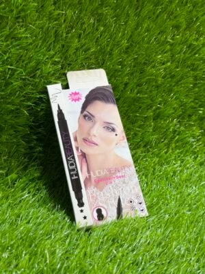 "HUDIA BEAUTY" dual-ended 2-in-1 Eyeliner + Seal pen.