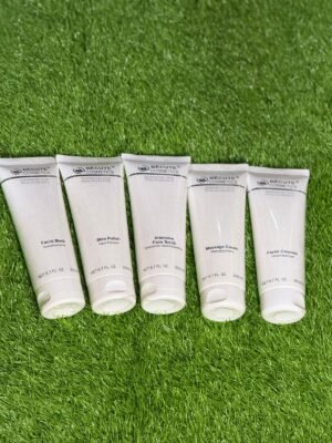 "BÉCUTE® COSMETICS" "DEMANDING SKIN / PEAU EXIGEANTE". 5PC FACIAL SET