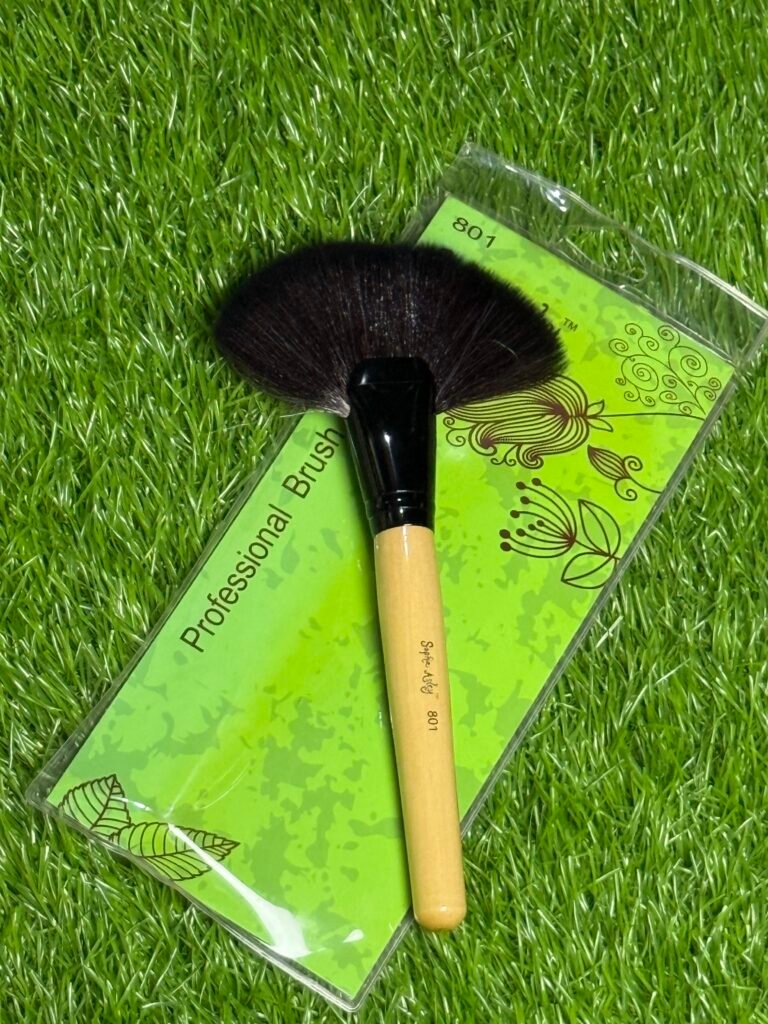 SOPHIA ASLEY Large Fan Makeup / Powder Brush