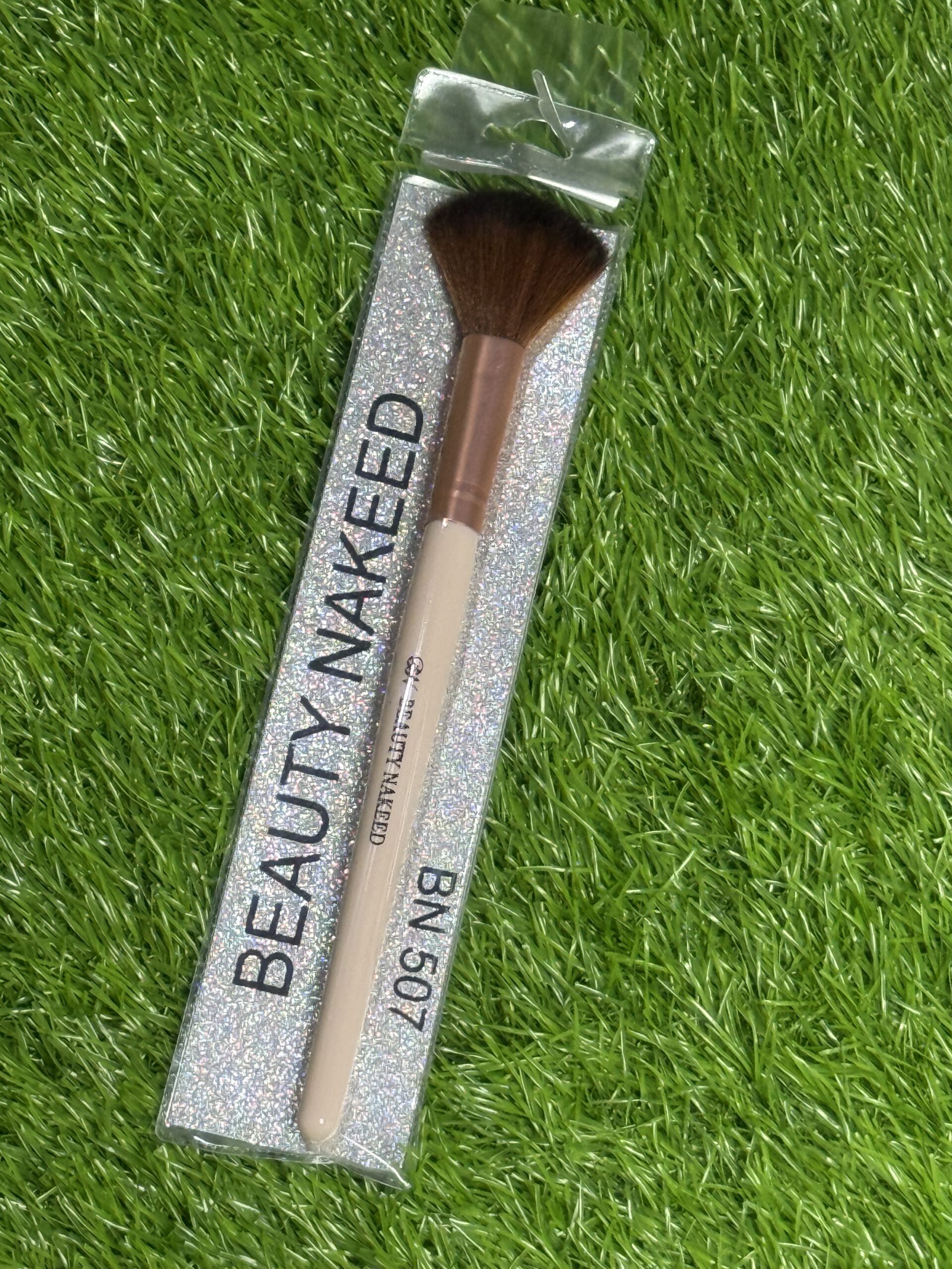 BN Small Fan / Highlighter / Precision Powder Brush - Image 2