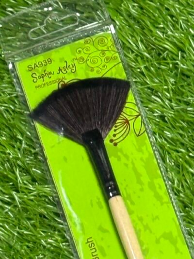 SOPHIA ASLEY Fan Makeup Brush
