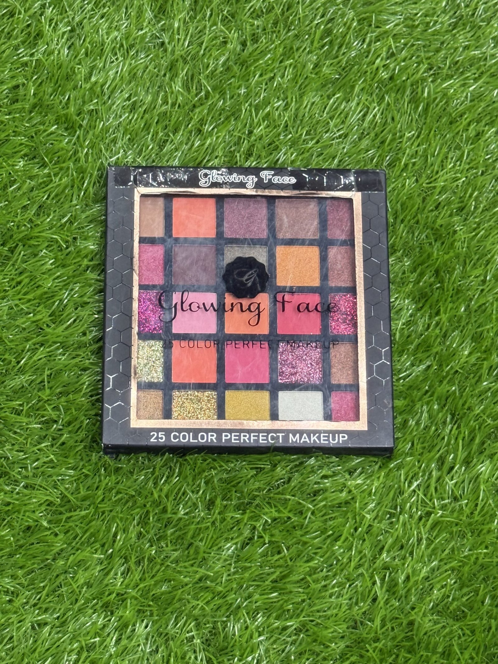 GLOWING FACE MATTE COLOR EYESHADOW - Image 2