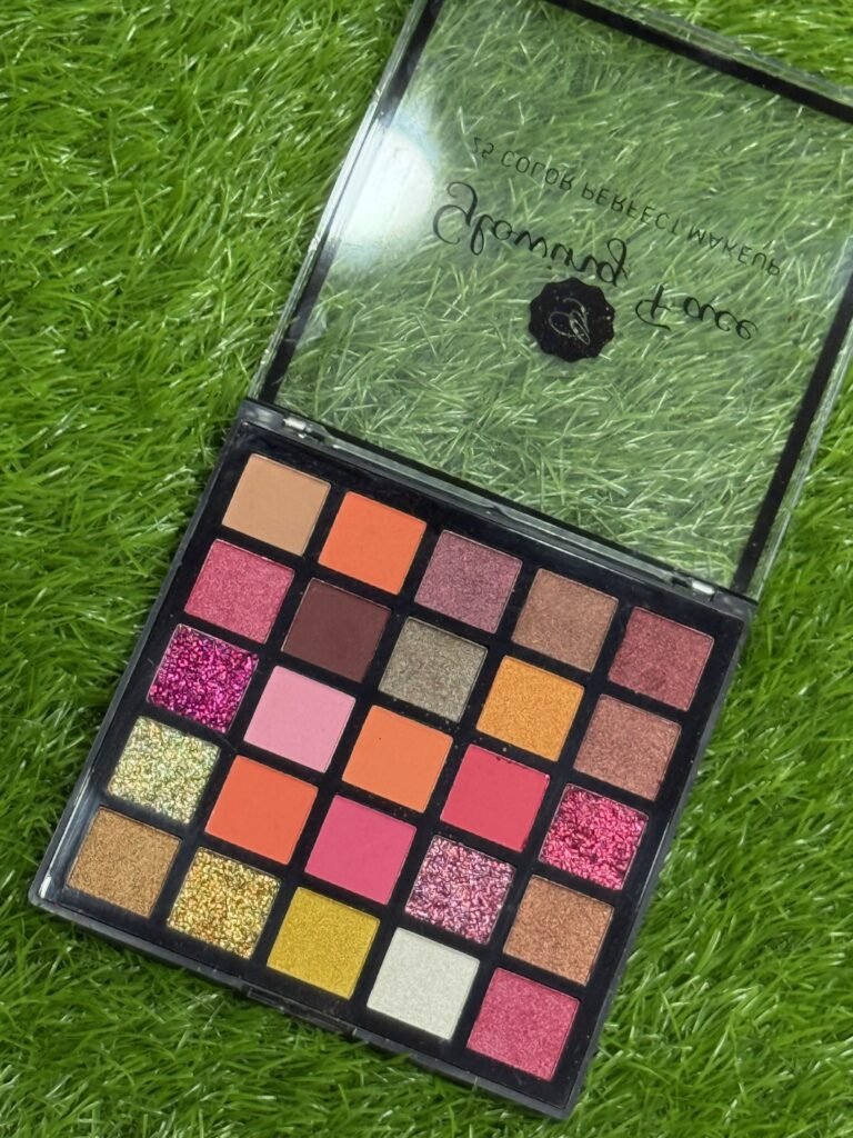 GLOWING FACE MATTE COLOR EYESHADOW