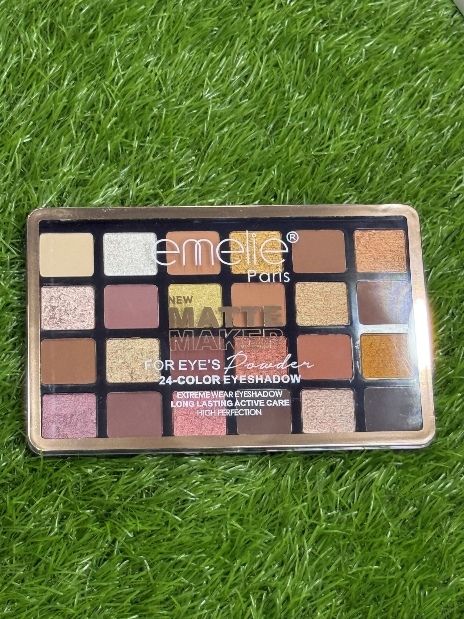 emelie® Paris Eye's Powder 24-Color Eyeshadow - Image 4