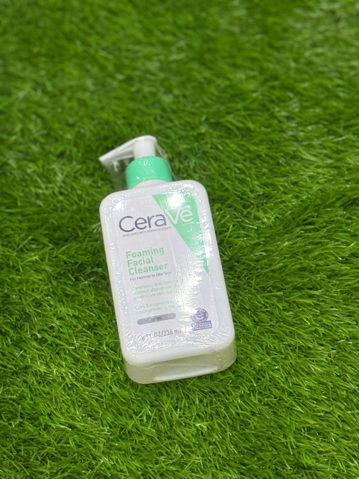 CeraVe Foaming Facial Cleanser / FACE WASH - Image 2