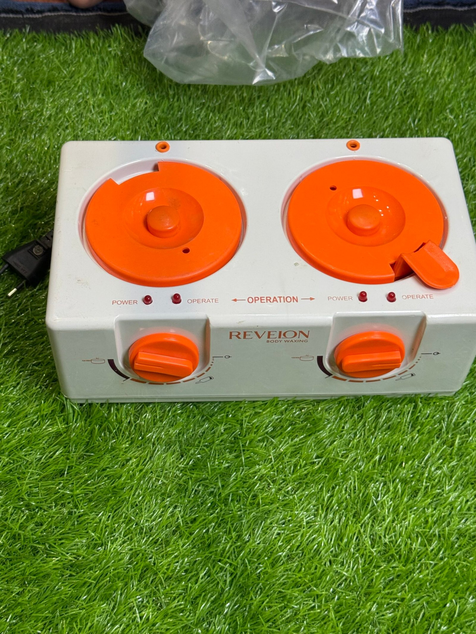 Revelon Double Wax Warmer Machine - Image 3