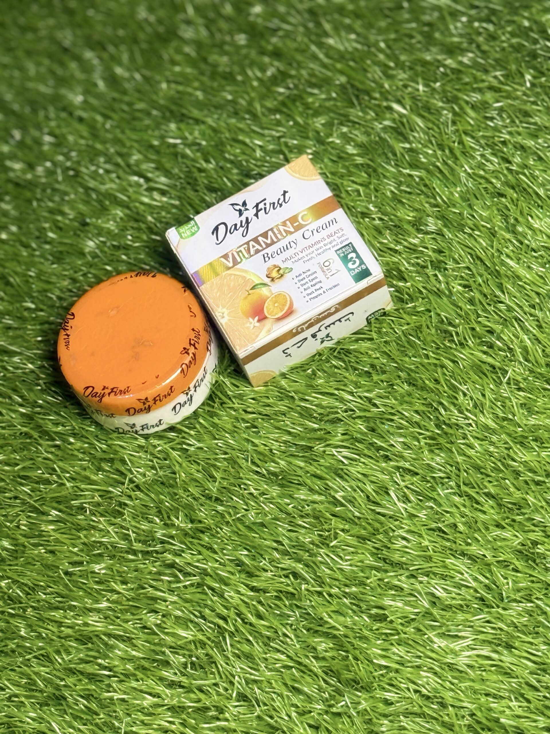 DAY FIRST VITAMIN-C Beauty formula Cream - Image 2