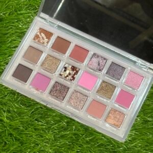 Huda beauty eyeshadow palette