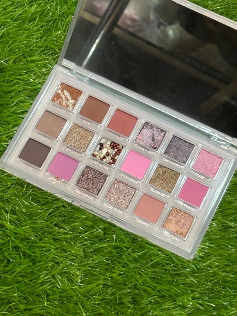 Huda beauty eyeshadow palette