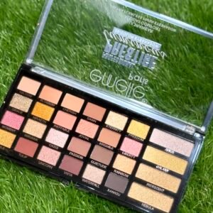 Emelie nude eyeshadow palette