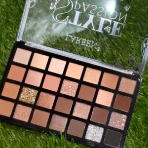 Lareen nude eyeshadow palette