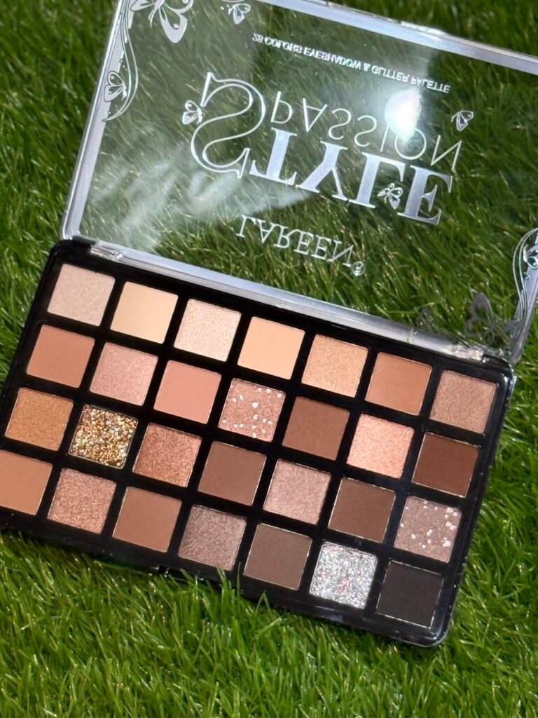 Lareen nude eyeshadow palette
