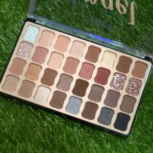 Lareen nude eyeshadow palette