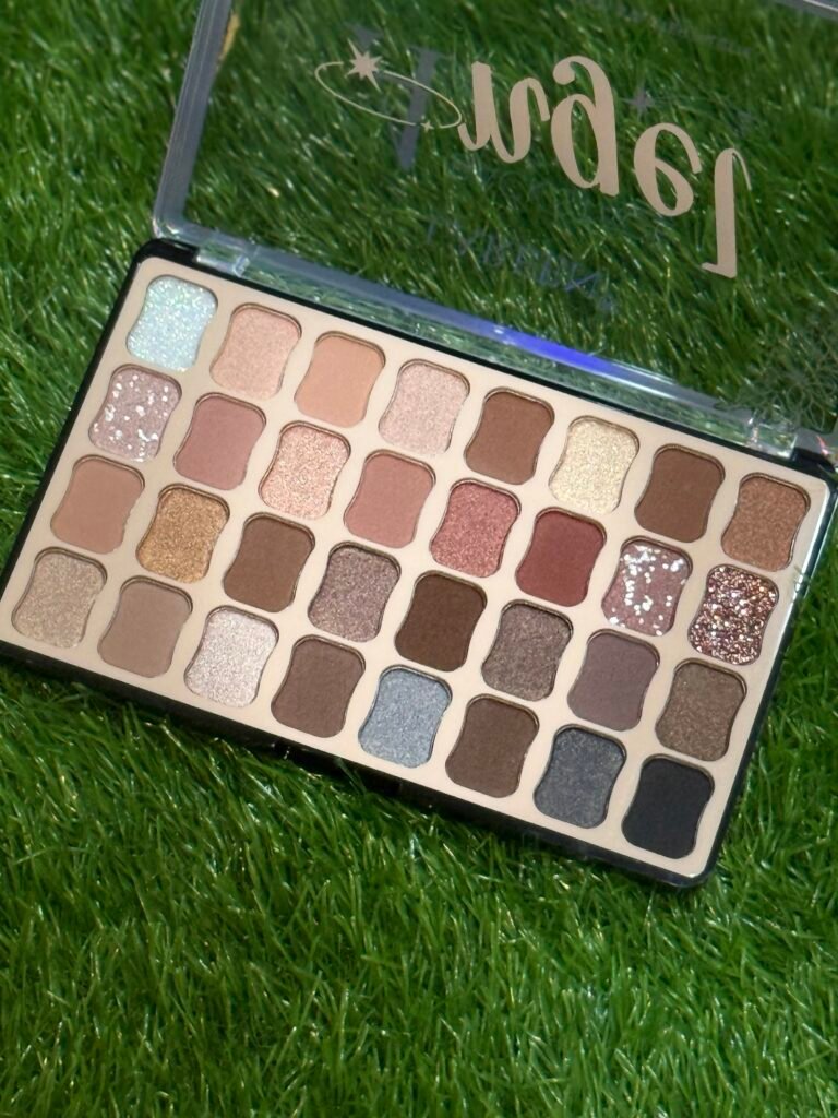 Lareen nude eyeshadow palette