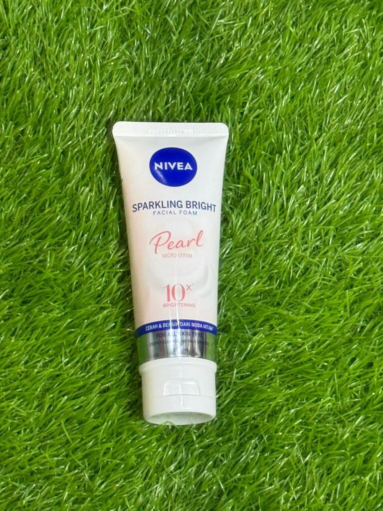 Nivea Sparkling Bright CLEANSER / FACE WASH (100ml).