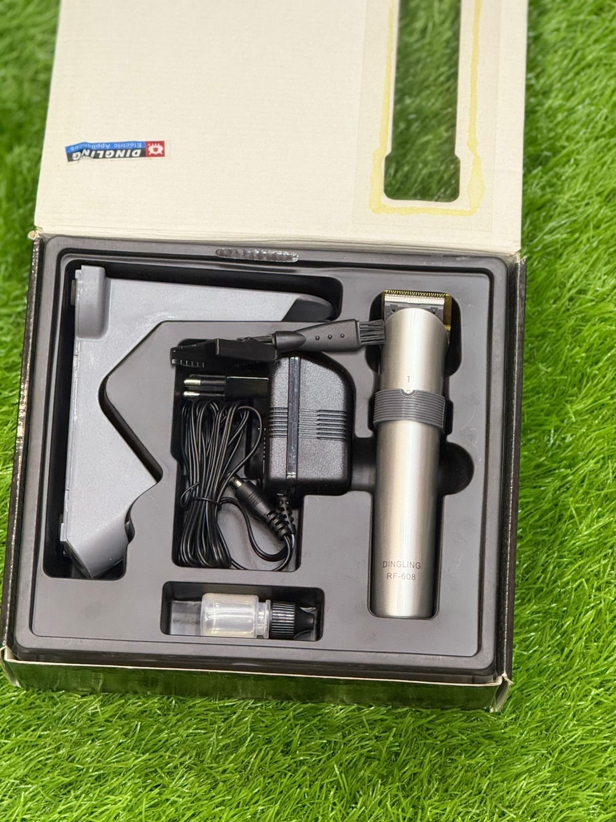 DINGLING RF-608 Electric Hair and Beard Trimmer - Image 3