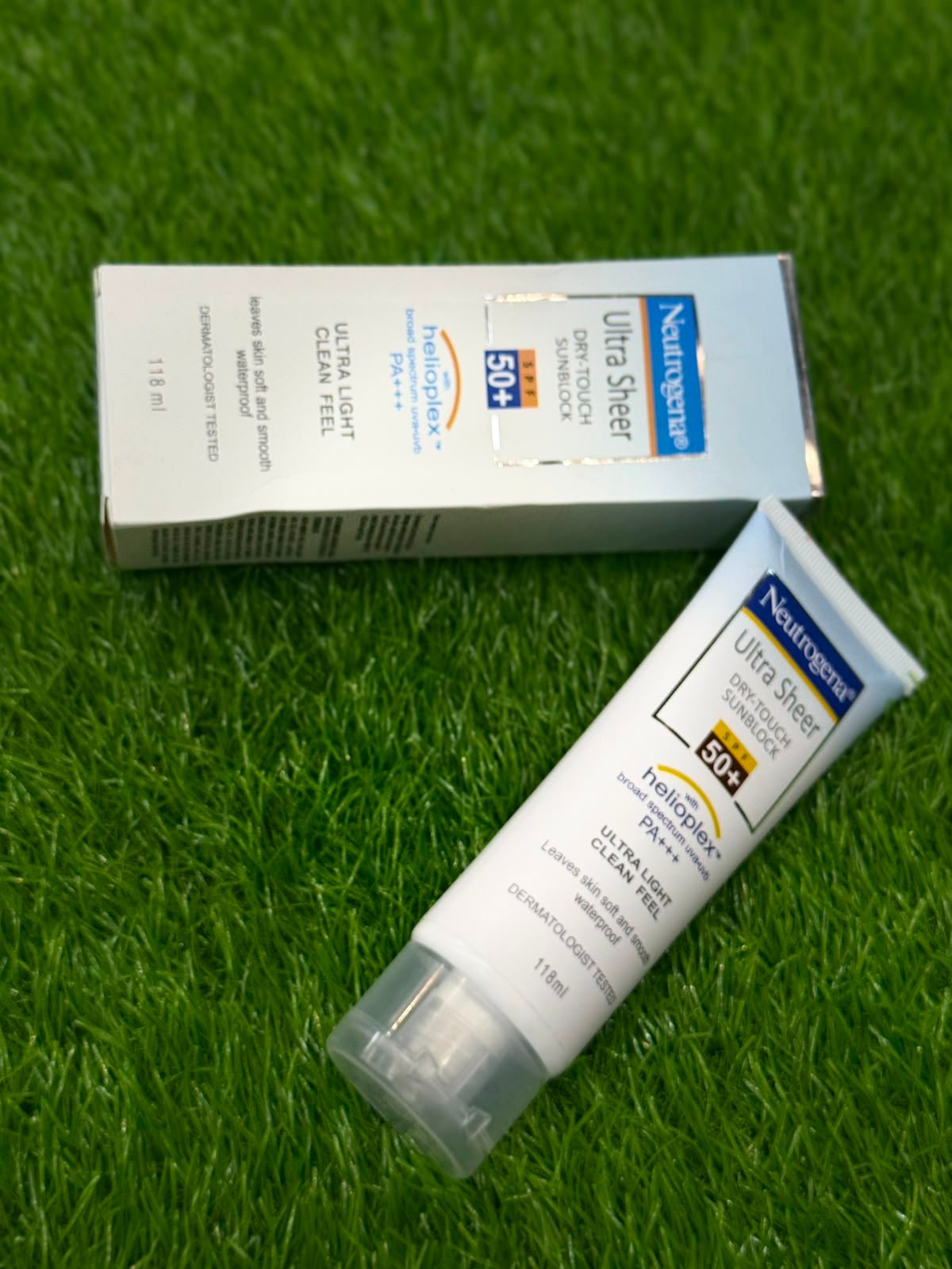 Neutrogena Ultra Sheer Dry-Touch Sunblock SPF Level: 50+ - Image 2