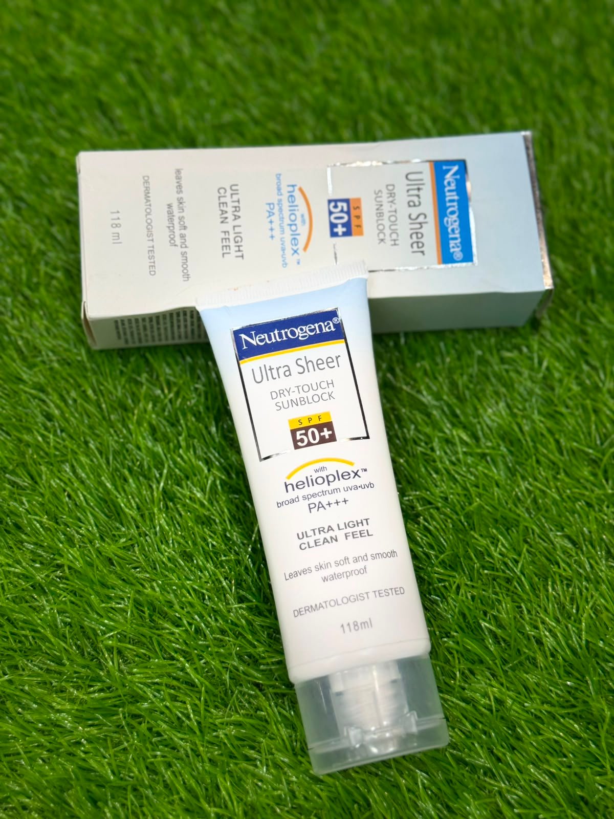 Neutrogena Ultra Sheer Dry-Touch Sunblock SPF Level: 50+ - Image 3
