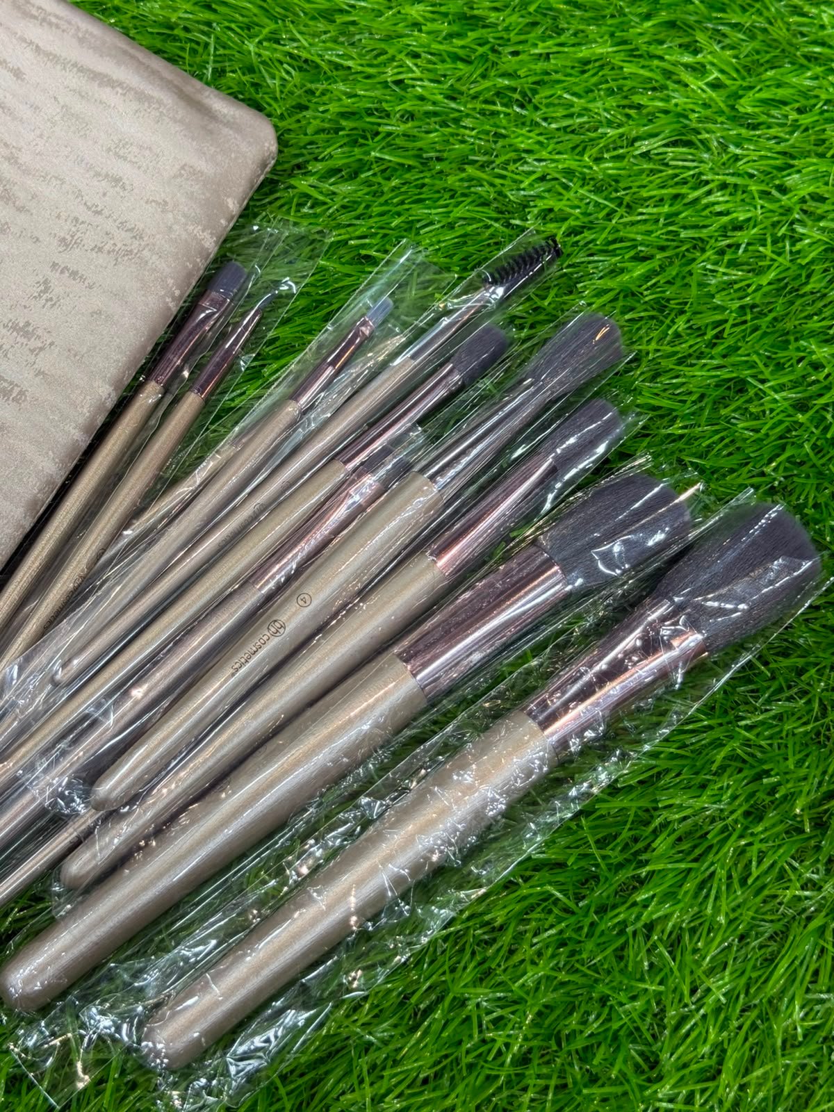 BH Cosmetics Lavish Elegance 15-Piece MAKEUP Brush Set with Cosmetic Bag. - Image 5