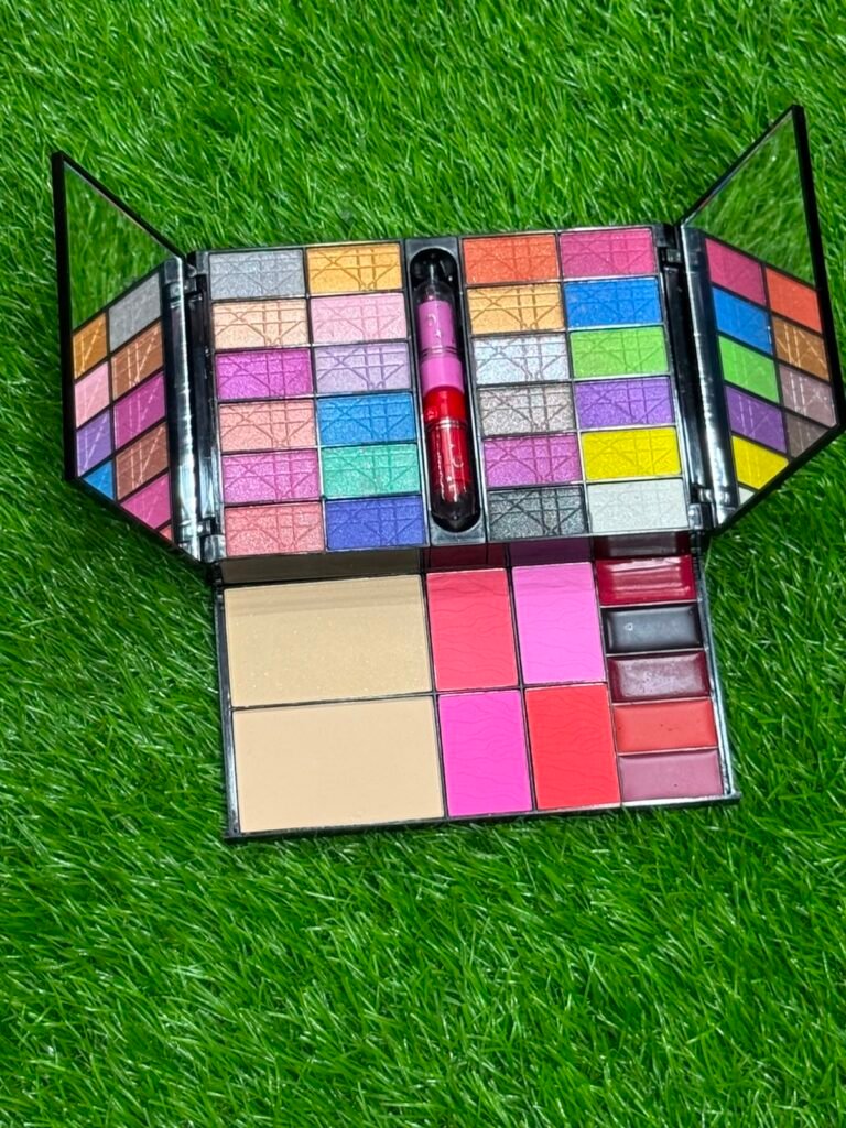 B.B. Lovely Color Harmony Makeup Kit. HIGHLIGHTER + BLUSHON + EYESHADOW
