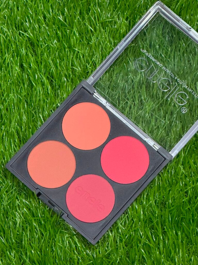 Emelie Professional Makeup 4-Color Palette. / BLUSHON