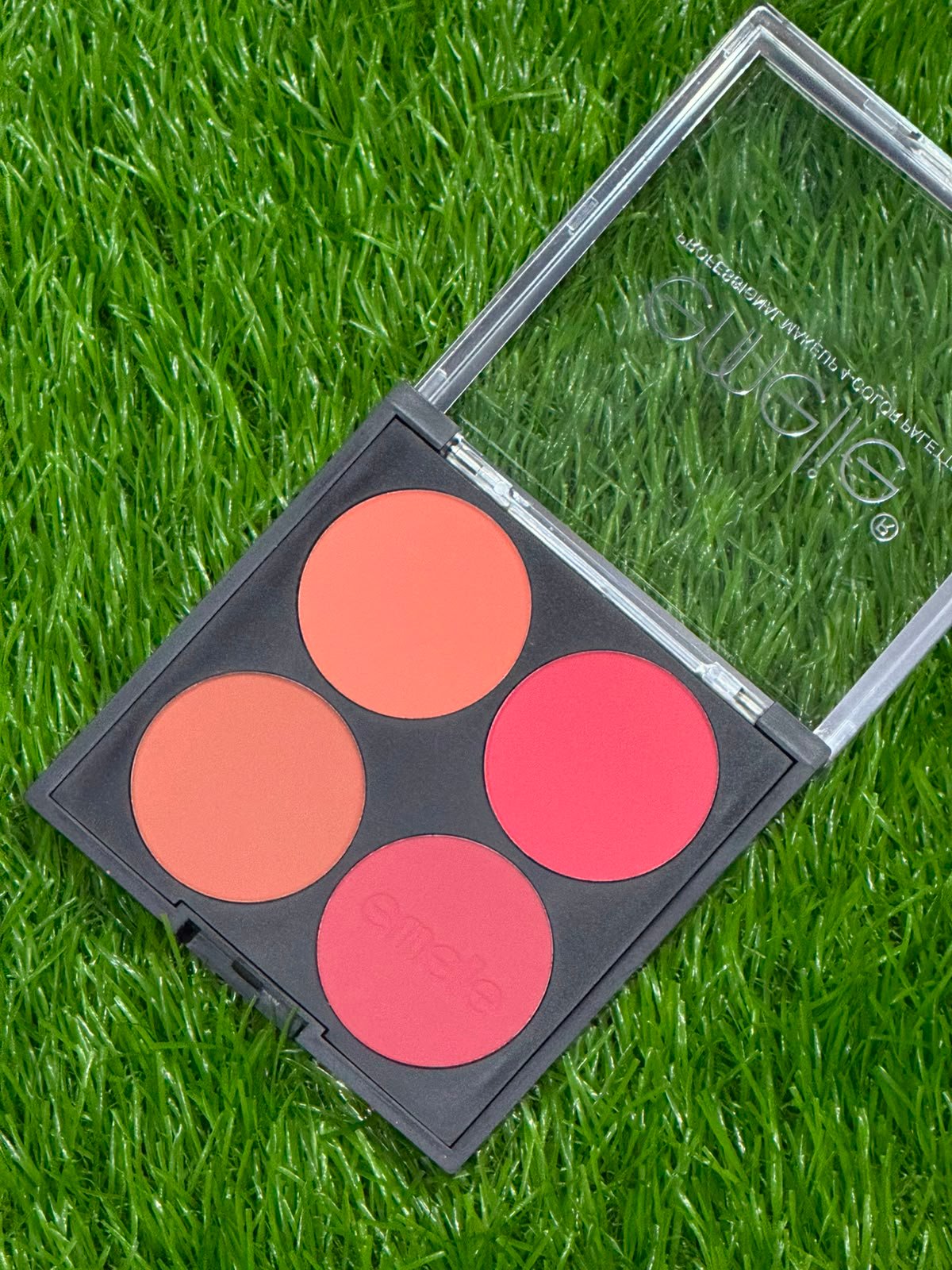 Emelie Professional Makeup 4-Color Palette. / BLUSHON