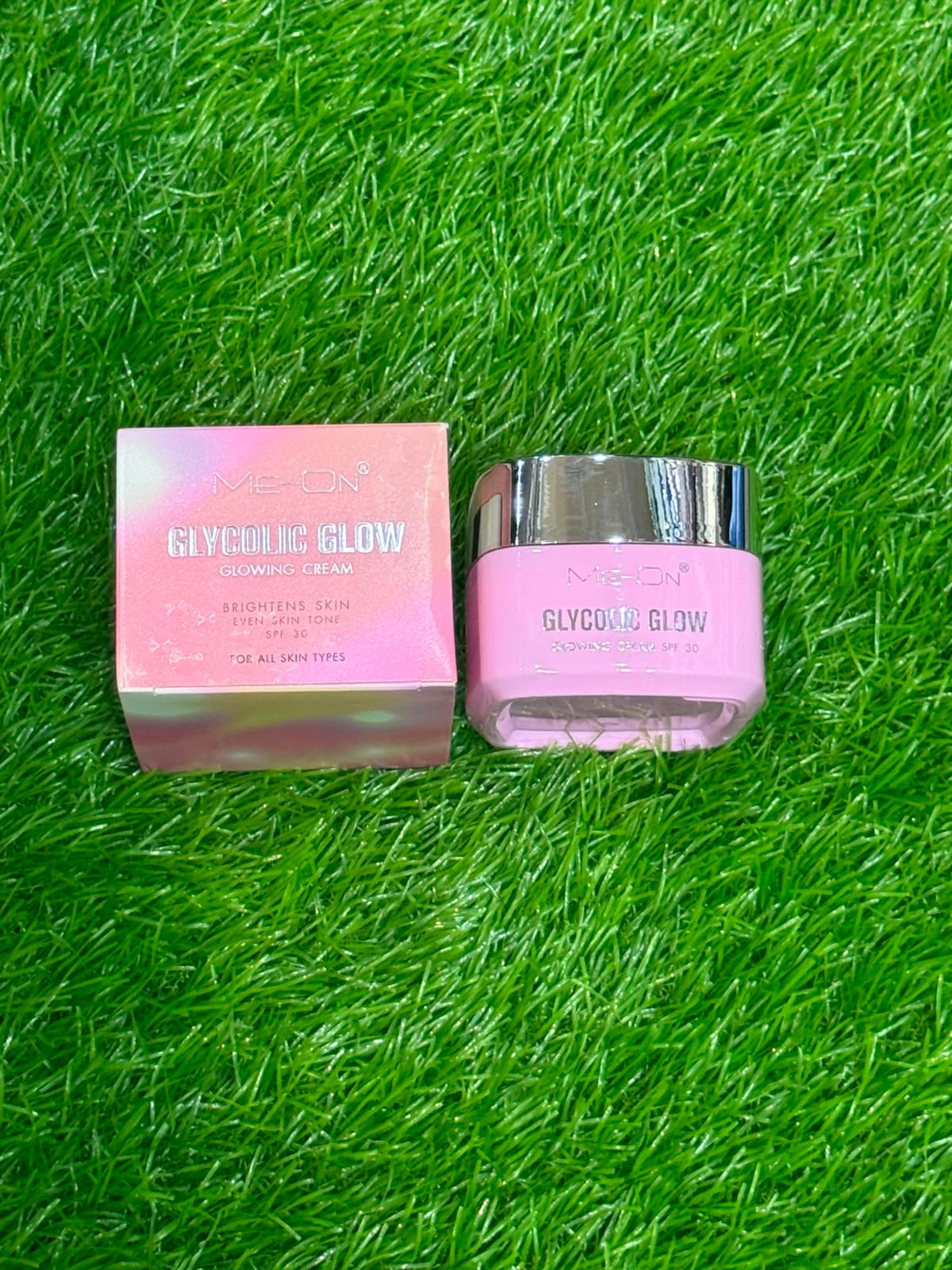 Me-On Glycolic Glow Glowing Cream SPF 30 - Image 4