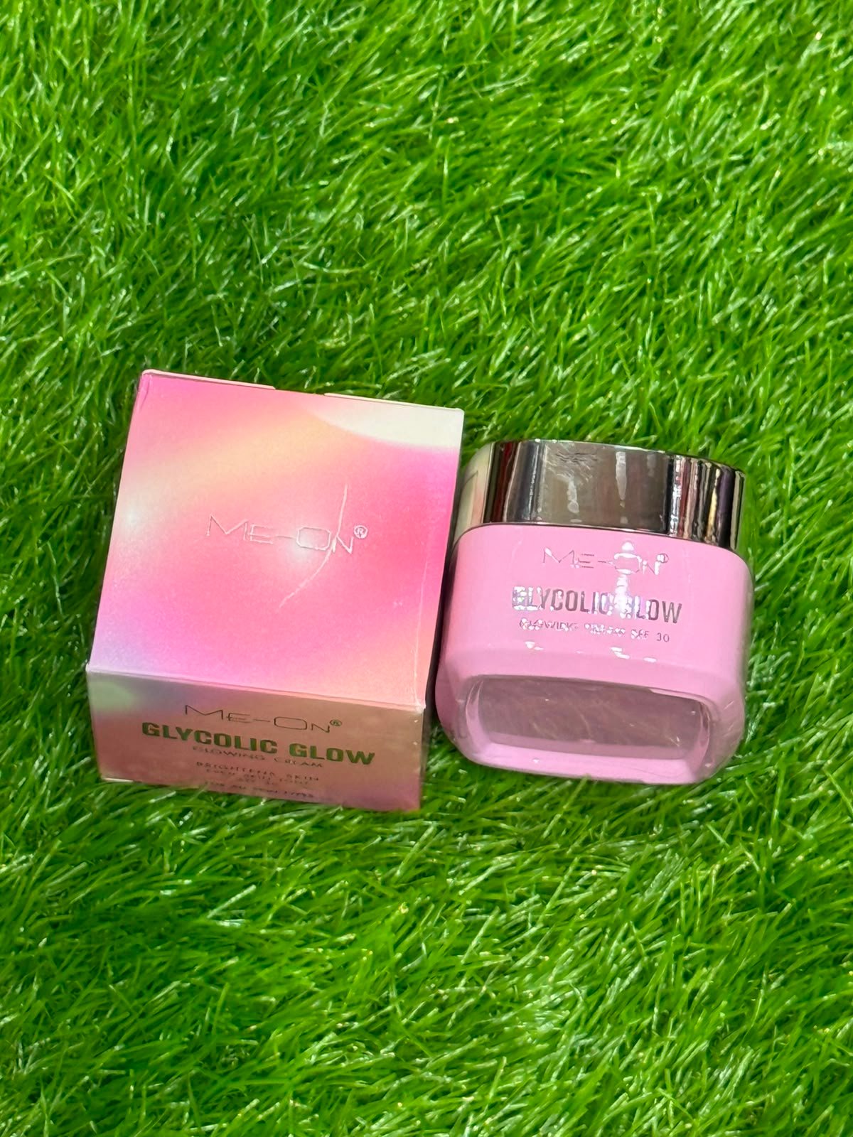 Me-On Glycolic Glow Glowing Cream SPF 30 - Image 5