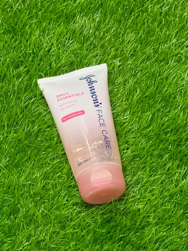Johnson's Daily Essentials Refreshing Gel Face Wash