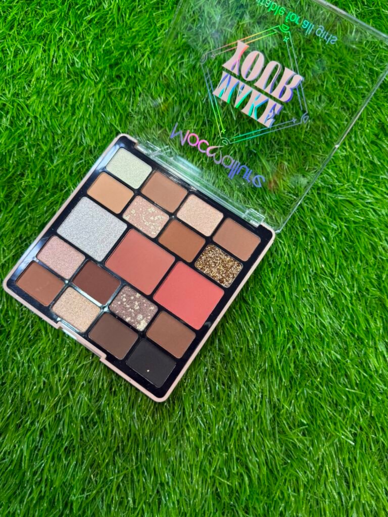 Mocoallure nude blushon + highlighter + eyeshadow palette
