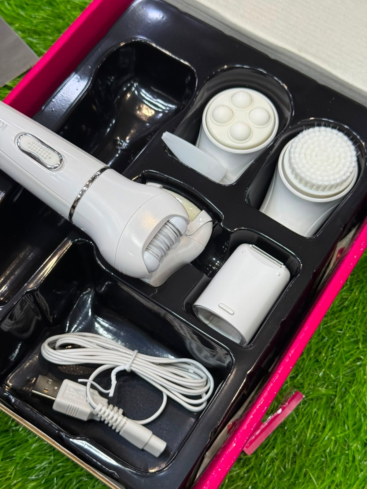 Kemei 5-in-1 Beauty Tools Kit / SHAVER & Grooming Set MACHINE (Model: BS-2199 / KM-2199) - Image 6