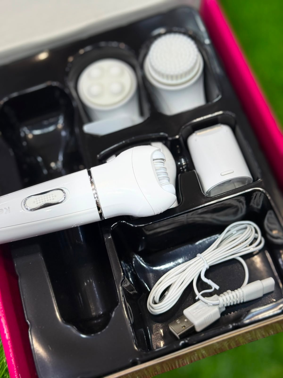Kemei 5-in-1 Beauty Tools Kit / SHAVER & Grooming Set MACHINE (Model: BS-2199 / KM-2199) - Image 8