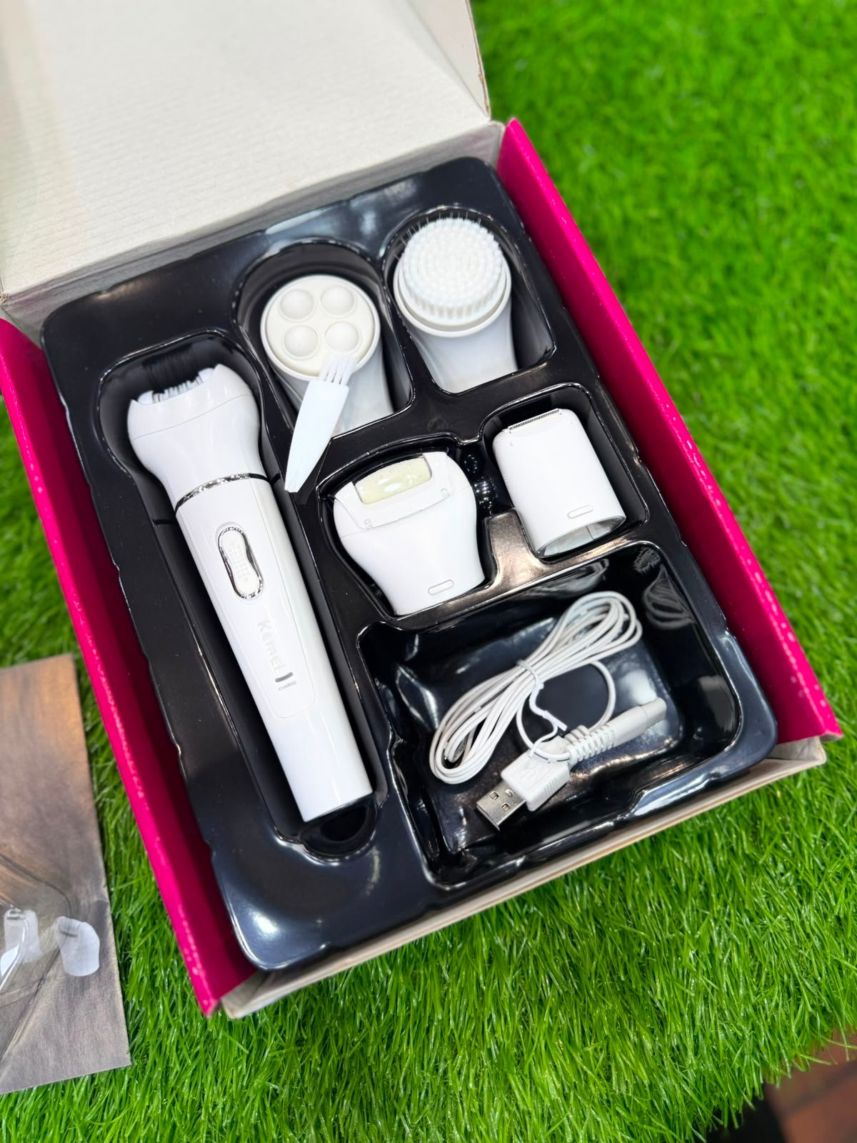 Kemei 5-in-1 Beauty Tools Kit / SHAVER & Grooming Set MACHINE (Model: BS-2199 / KM-2199) - Image 5