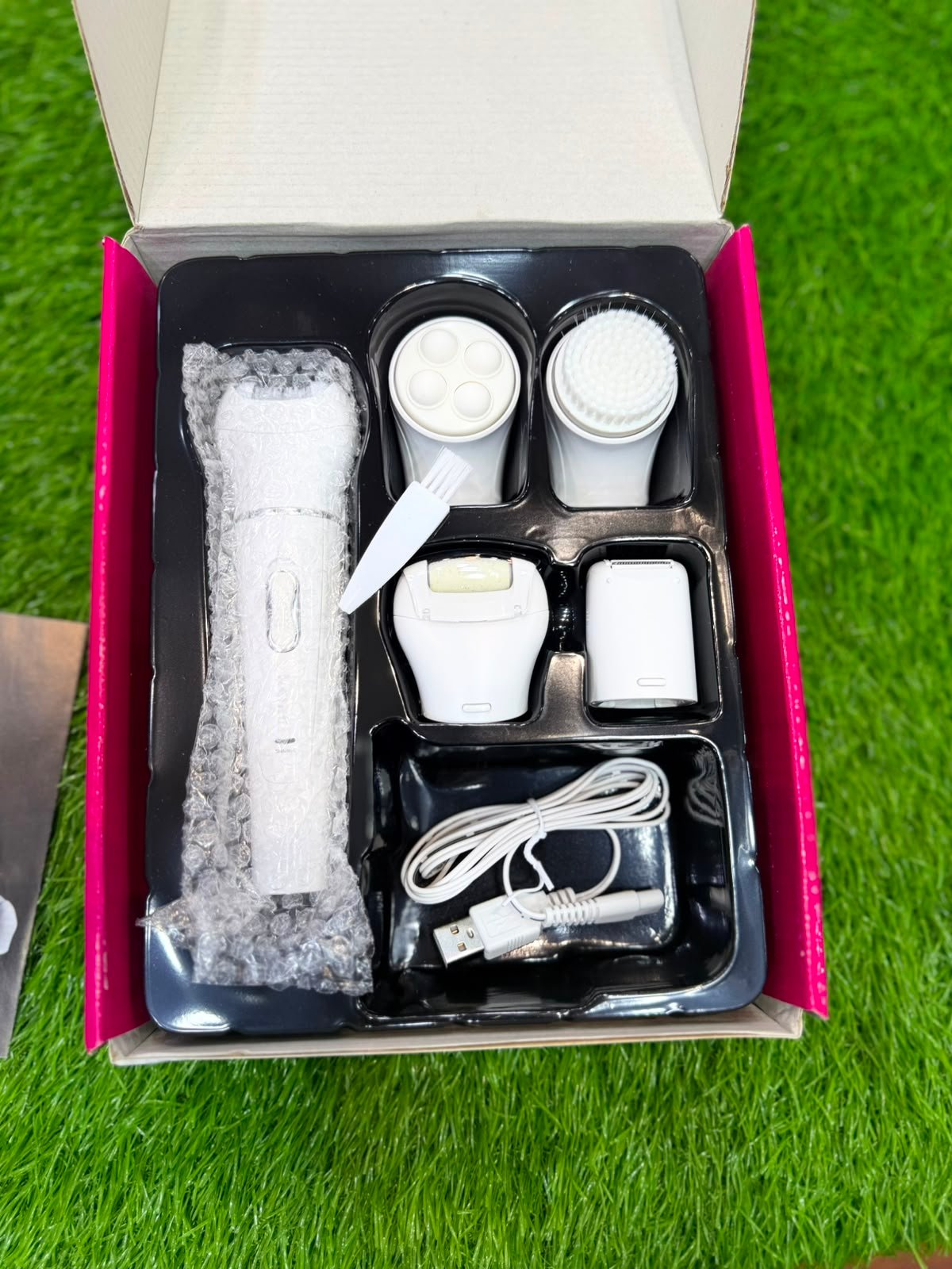 Kemei 5-in-1 Beauty Tools Kit / SHAVER & Grooming Set MACHINE (Model: BS-2199 / KM-2199) - Image 2