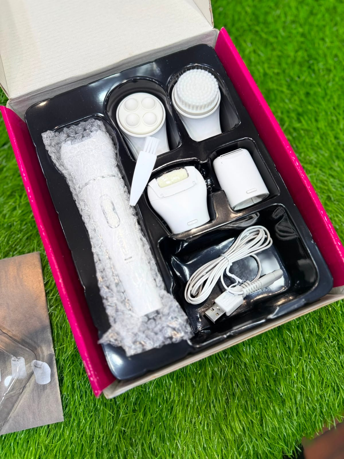 Kemei 5-in-1 Beauty Tools Kit / SHAVER & Grooming Set MACHINE (Model: BS-2199 / KM-2199) - Image 3