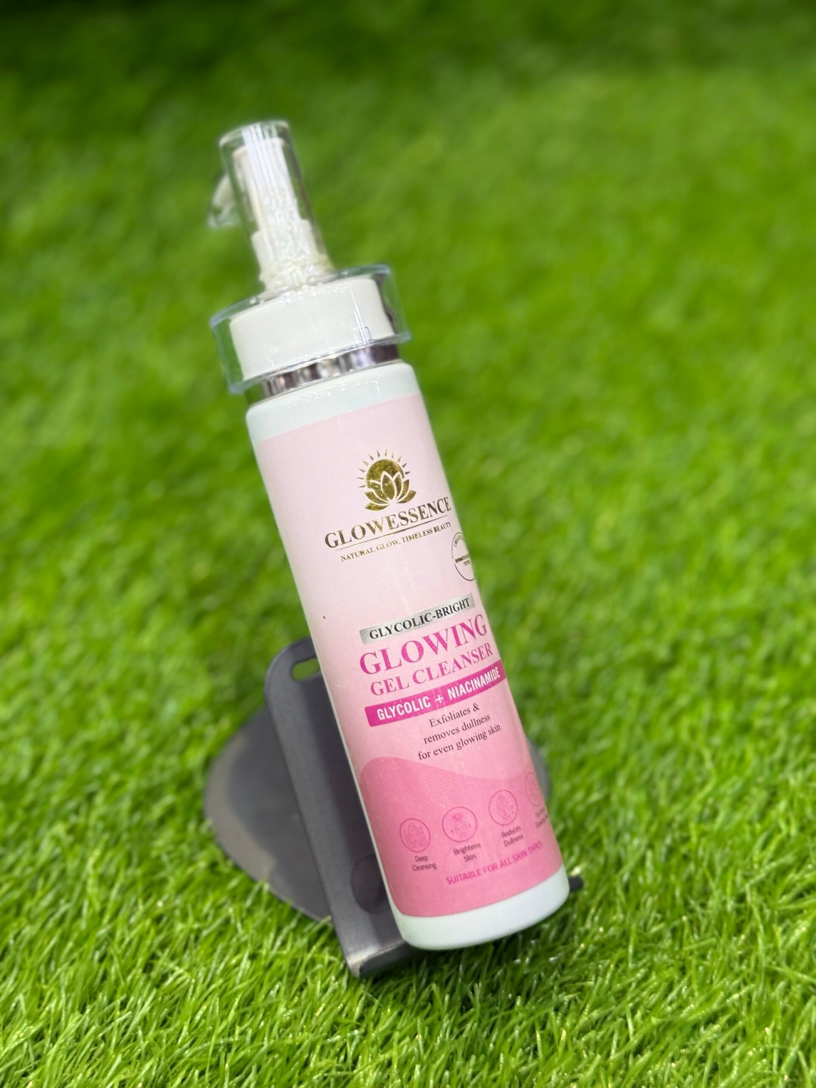 GLOW ESSENCE Glowing face wash 150ml - Image 4