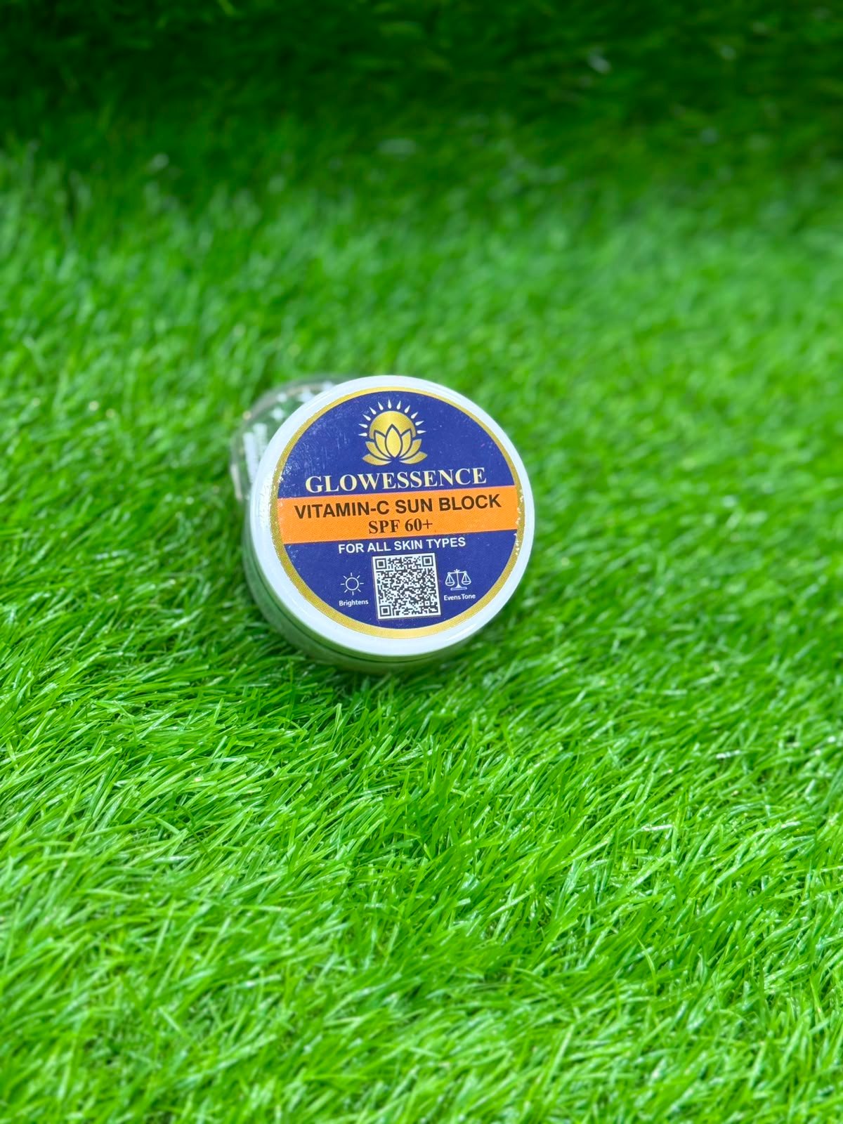 GLOW ESSENCE vitamin C, spf 60+ sunscreen / sunblock