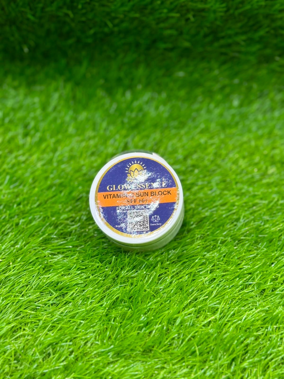 GLOW ESSENCE vitamin C, spf 60+ sunscreen / sunblock - Image 5