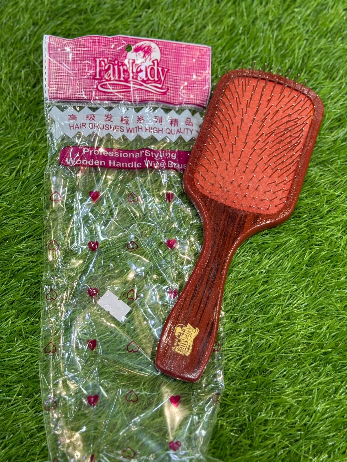 Wooden Handle Wire Cushion Hairbrush / Fair Lady