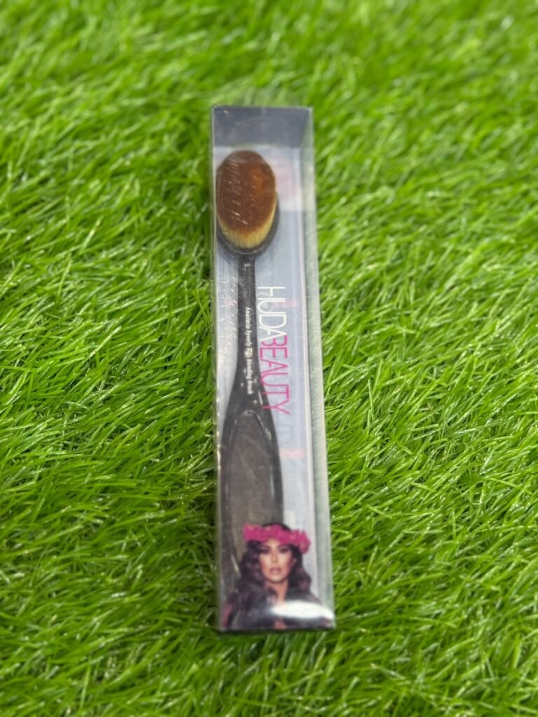 HUDA BEAUTY Foundation brush-Style Makeup Brush