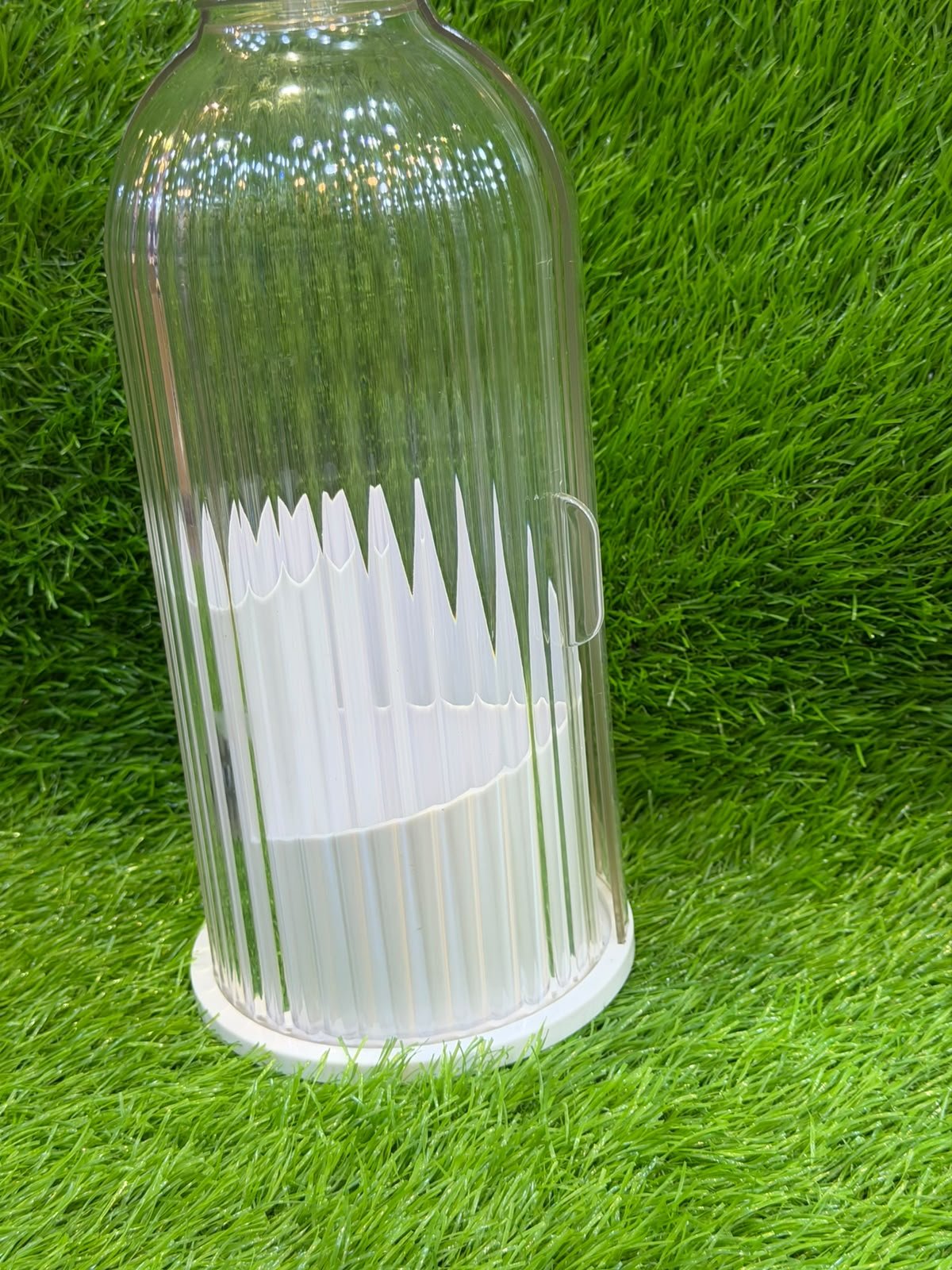 Makeup Brush Holder / Makeup Organizer Container / Plastic body with a white base - Image 3